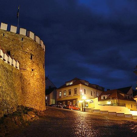 Hotel U Zlatého býka Písek Esterno foto