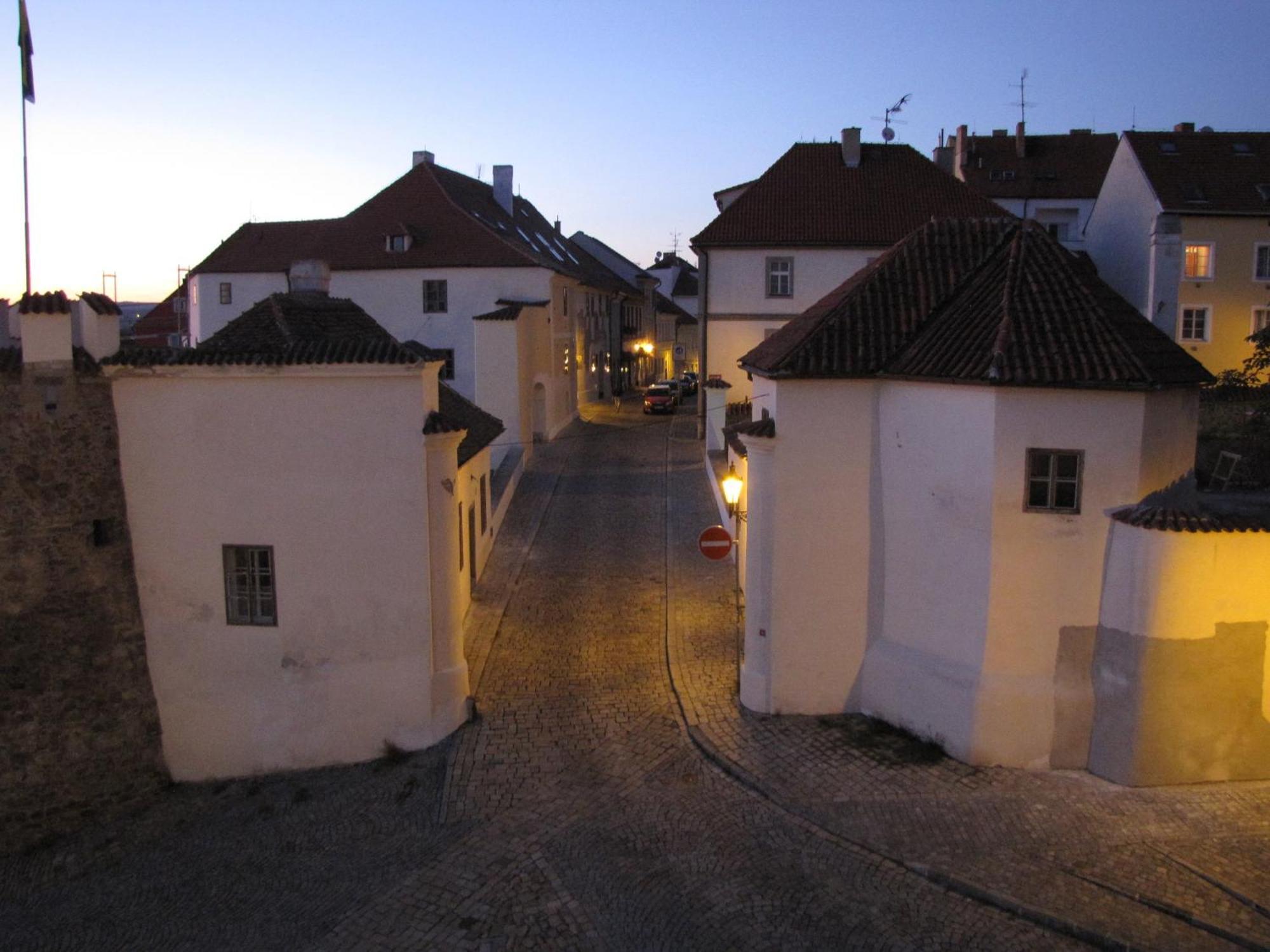 Hotel U Zlatého býka Písek Esterno foto