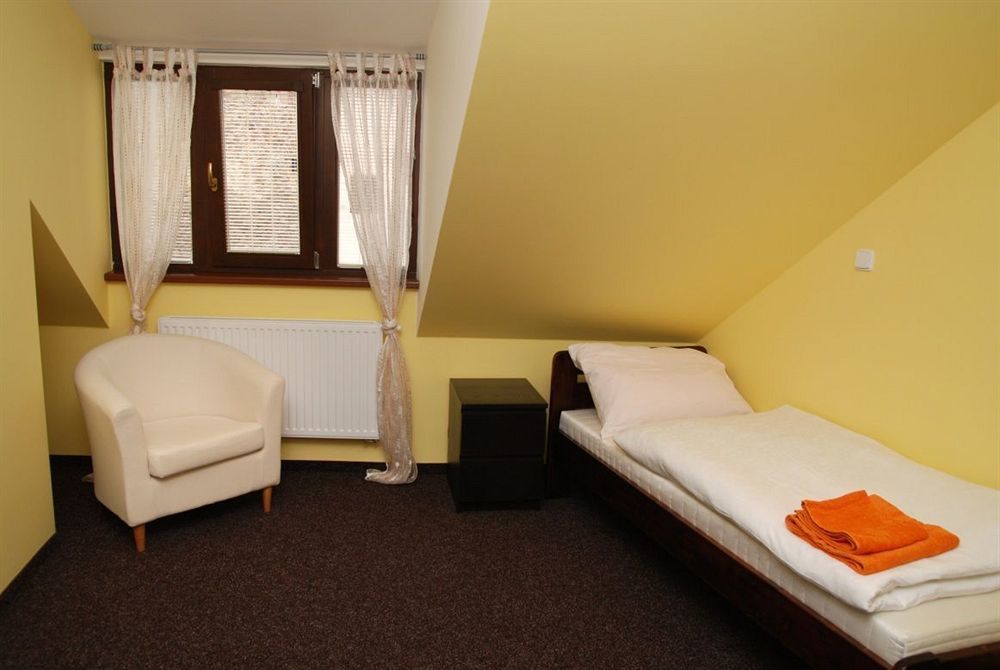Hotel U Zlatého býka Písek Esterno foto