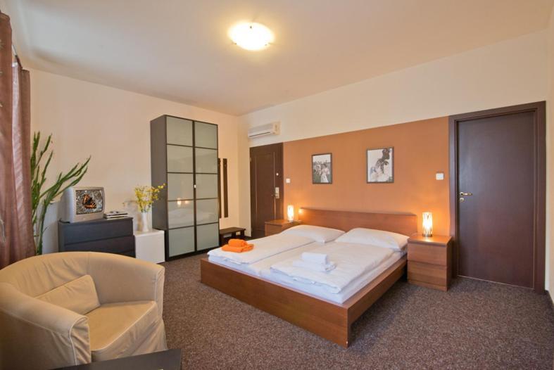 Hotel U Zlatého býka Písek Camera foto